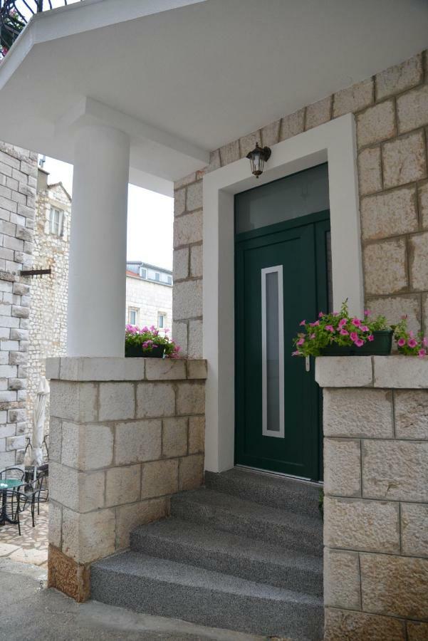 Apartmani Olujic 이모츠키 외부 사진